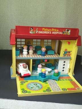 #6 Vintage Fisher-Price play family little people children's hospital 931